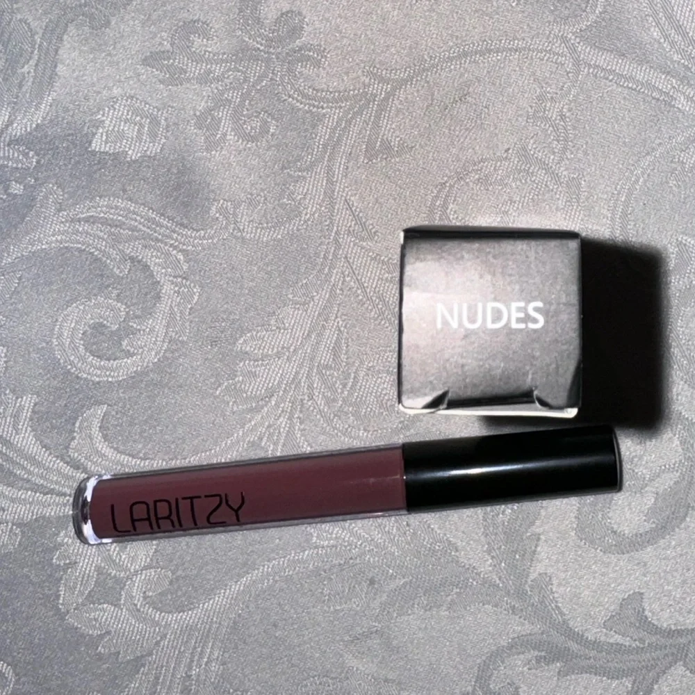 Laritzy Lip Gloss Brilliant ALevres - Nudes, NEW in Box